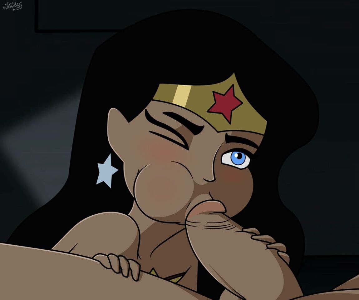 Чудо-женщина с раздутым от спермы ртом во время минета Супермену
