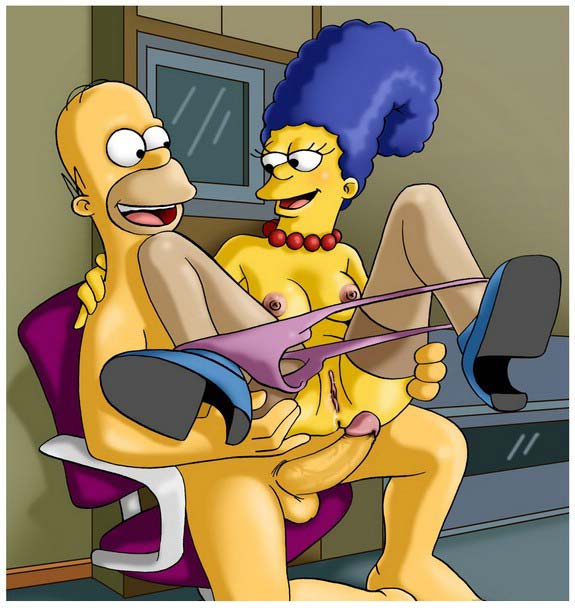 Гомер насаживает Мардж Симпсон на свой пенис сидя в кресле