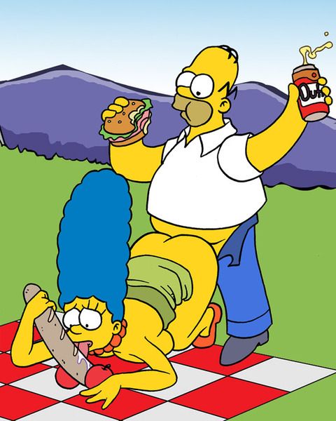 Симпсоны эротика, Гомер трахает Мардж в позе при сексе раком запивая это дело пивом  