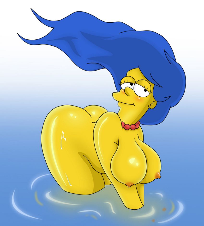 купающаяся обнаженная пышная Мардж Симпсон с большими сисками стоит на четвереньках в воде