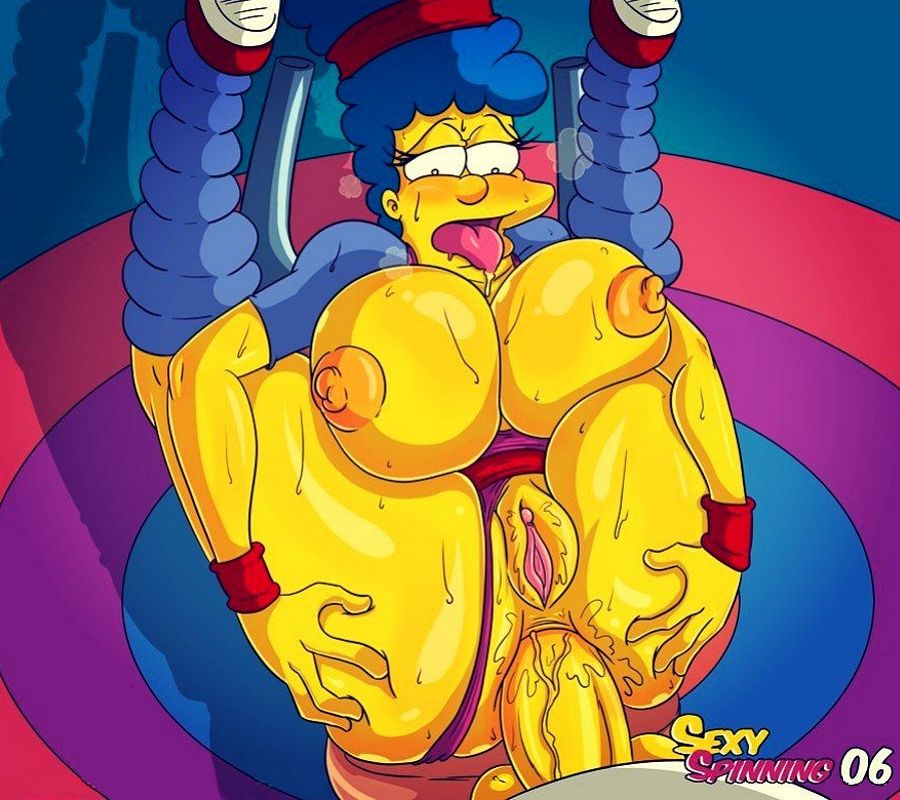 анал Мардж Симпсон сидя на тренажере задрав ноги выше головы