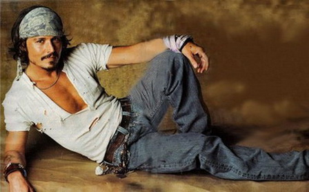 Джек Воробей в драных джинсах, фото молодых мужчин