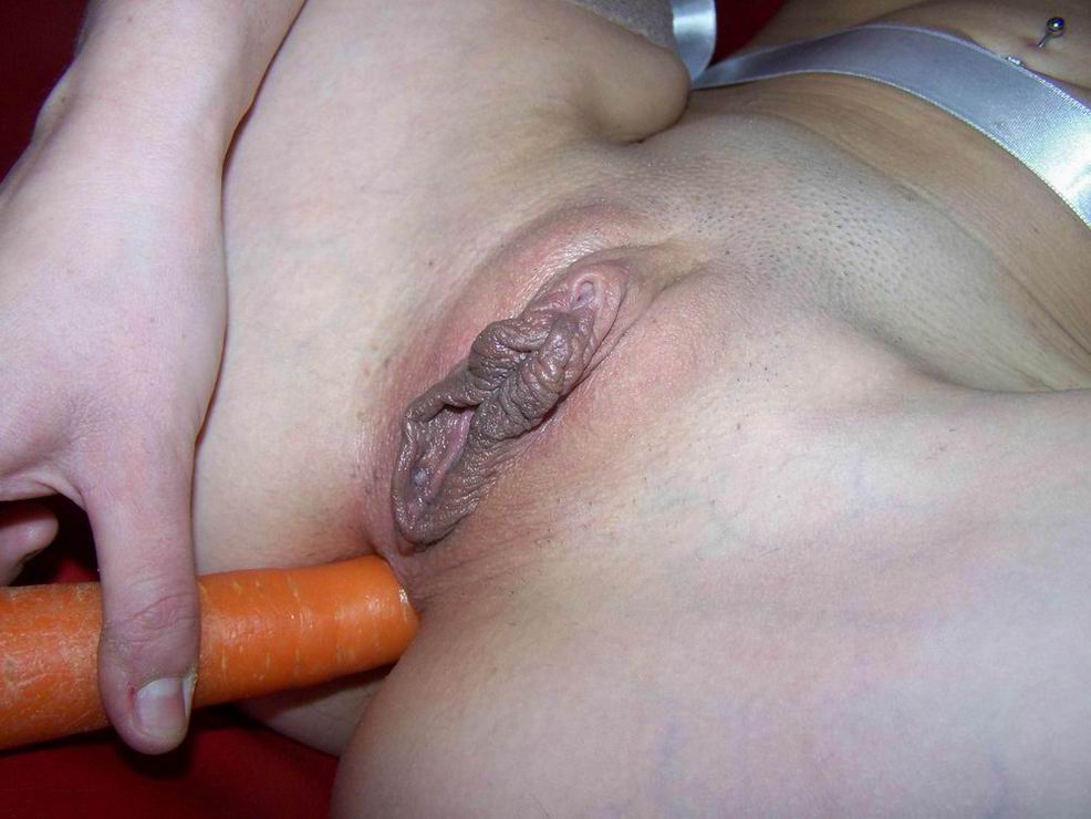 анальная мастурбация девушки морковкой, фото фистинга предметами