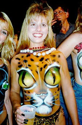 голая женщина с леопардом на сиськах, прикольная картинка, порно прикол