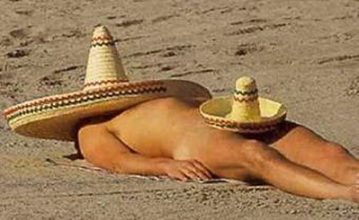 два сомбреро просто необходимы мужчине на пляже, прикольная картинка, порно прикол
