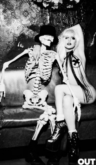 фото секса Леди Гага со скелетом фото