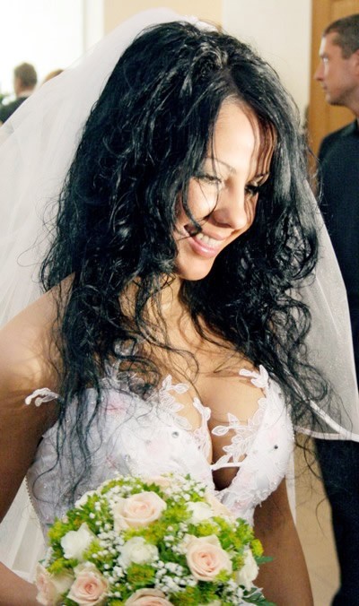 фото   Елена Беркова в подвенечном наряде с большим вырезом на сиськах, частное фото  