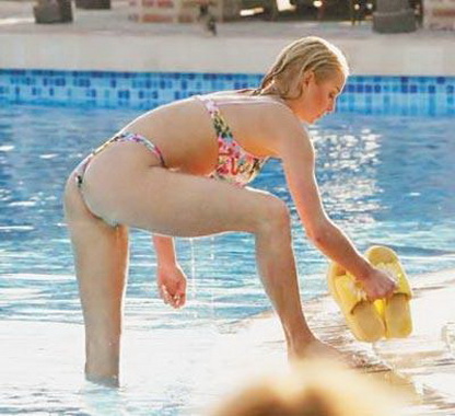 фото голая попа Анастасии Волочковой стоящей в бассейне