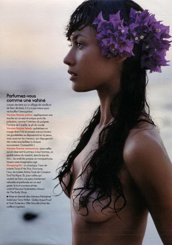 Ольга Куриленко с голым верхом и цветами в волосах, фото из журнала