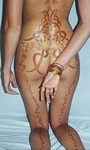 растительный орнамент по ногам и спине, фото женской татуировки 008