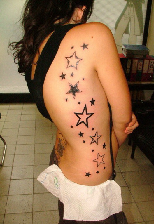 звезды на боку девушки, женская татуировка фото
